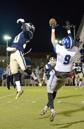 Tommy McGaha/Courier Pickens’ Sam Lawson jumps to grab a pass during Friday night’s game at Seneca.